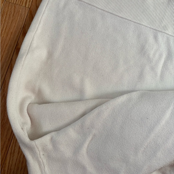 Checkered Beanie and White Sweater Set - Picture 8 of 10